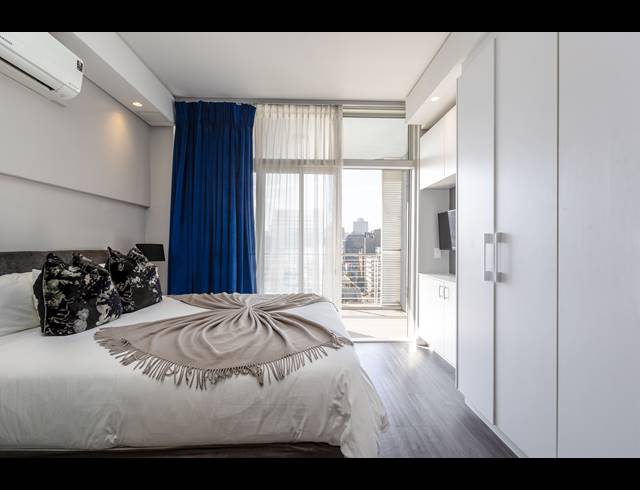 1 BEDROOM APARTMENT FOR SALE IN CAPE TOWN CITY CENTRE